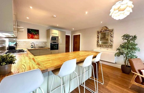 Begbroke Apartment | Stylish 2 Bed Garden Apartment, sleeps 4