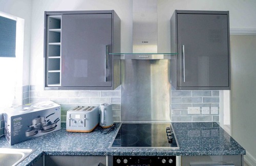 Belvedere Apartment | Stylish 2-bed retreat near transport links