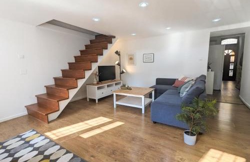 Nepszinhaz negyed Apartment | Stylish 2-Bedroom Apartment in Central Budapest