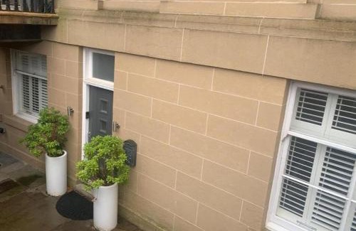 Kelvinbridge Apartment | Stylish 2 Bedroom Apartment In Park Circus, West End