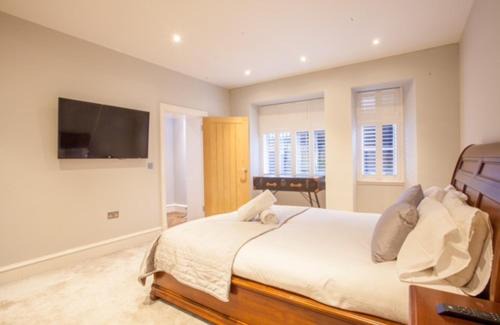 Kelvinbridge Apartment | Stylish 2 Bedroom Apartment In Park Circus, West End
