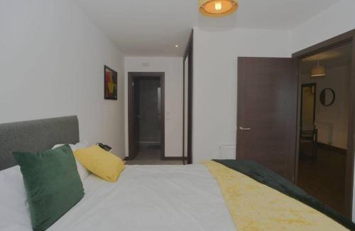 Southend-on-Sea Apartment | Stylish, 2-bedroom flat, Central Southend Flat, 11th floor