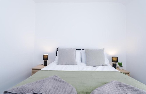 Liverpool House | Stylish 2 Bedroom House, Entire Home, Free Parking, Wifi & Netflix