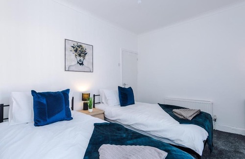 Liverpool House | Stylish 2 Bedroom House, Entire Home, Free Parking, Wifi & Netflix