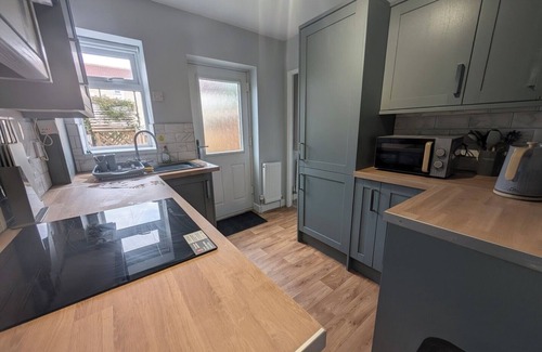 Bradford Apartment | Stylish 2BD Bradford Home near Parks