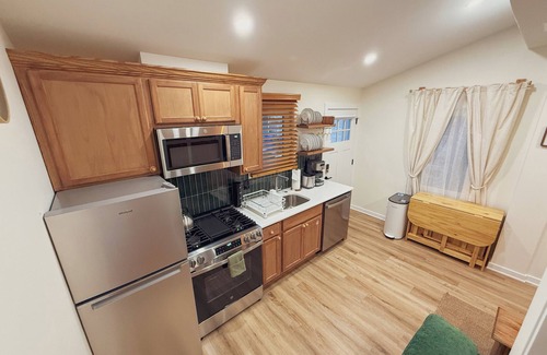 Wildwood Apartment | Stylish 2BR 1BA Apt - Steps To Beach & Boardwalk - Quality Vacation in Wildwood
