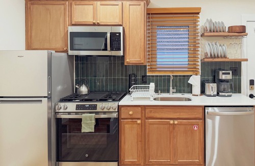 Wildwood Apartment | Stylish 2BR 1BA Apt - Steps To Beach & Boardwalk - Quality Vacation in Wildwood