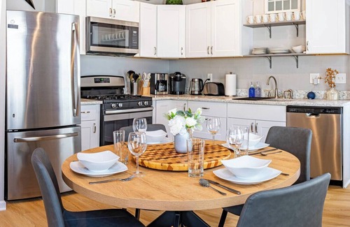 St. Louis House | Stylish 2BR/2BA House in The Grove w/Free Parking