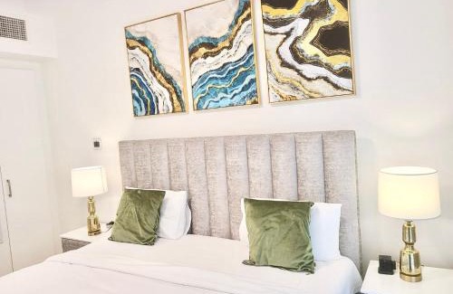 Ras Al Khaimah Apartment | Stylish 2BR Duplex Apartment with Balcony & Access to Pool