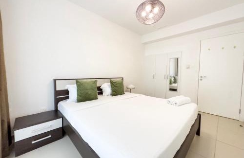 Ras Al Khaimah Apartment | Stylish 2BR Duplex Apartment with Balcony & Access to Pool