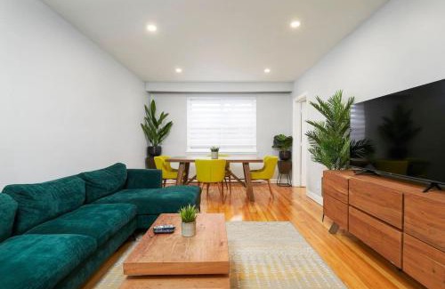 Cote-Des-Neiges—Notre-Dame-De-Grace Apartment | Stylish 2BR in Montreal