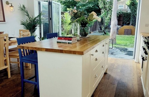 Lewisham Apartment | Stylish 3-4 Bed Victorian Townhouse, Large Garden!