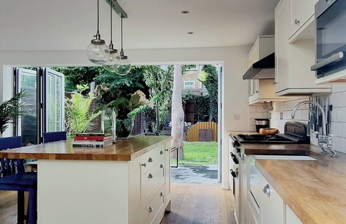 Lewisham Apartment | Stylish 3-4 Bed Victorian Townhouse, Large Garden!