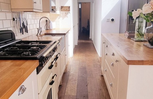 Lewisham Apartment | Stylish 3-4 Bed Victorian Townhouse, Large Garden!