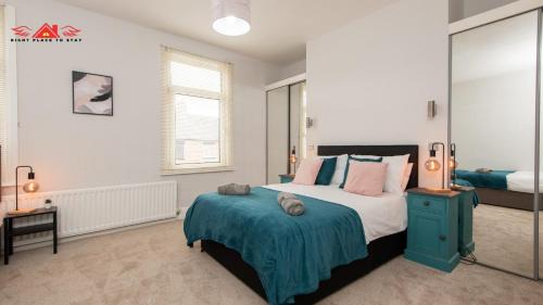 Darlington House | Stylish 3-Bedroom Accommodation in Central Location for Groups