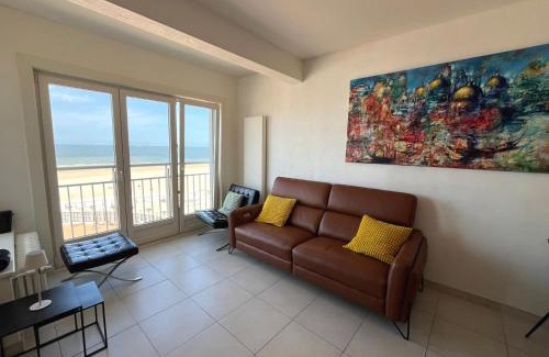 Blankenberge Apartment | Stylish 3-bedroom apartment with panoramic views of the pier and the sea T214