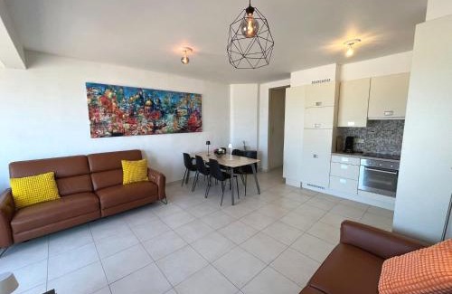 Blankenberge Apartment | Stylish 3-bedroom apartment with panoramic views of the pier and the sea T214