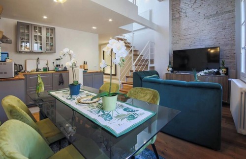 Duomo Apartment | Stylish 3-Bedroom Apartment in the Heart of Santa Croce