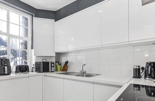 London City Centre Apartment | Stylish 3-Bedroom Flat in Belsize Park – Perfect for Families & Business Trips!