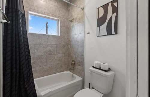 Northside House | Stylish 3 Bedroom Rental - Just Minutes from Dowtown Houston