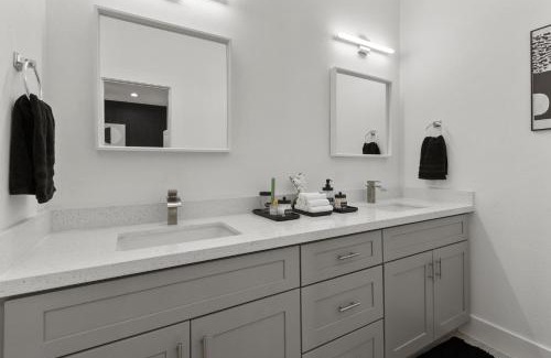 Northside House | Stylish 3 Bedroom Rental - Just Minutes from Dowtown Houston