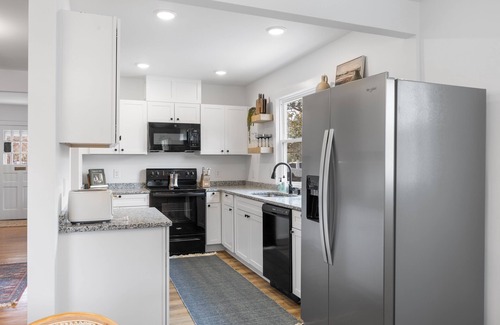 Wilmington House | Stylish 3 BR House: 1 King Bed. Centrally Located!