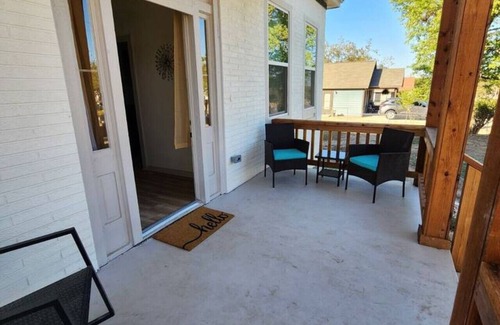 Belton Apartment | Stylish 3BR Home | Downtown Belton | Sleeps 8