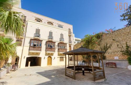 St. Julian's Apartment | Stylish 3BR home in the centre of St Julian with Wifi by 360 Estates
