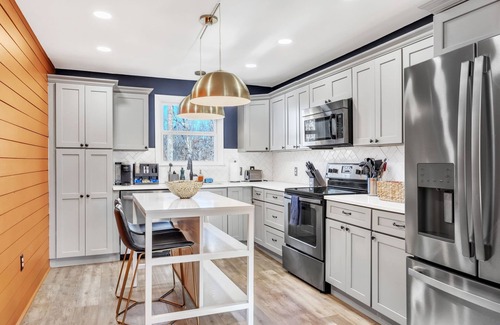 Greenville - Spartanburg House | Stylish 3BR Home: Pet-Friendly, Outdoor Lounge