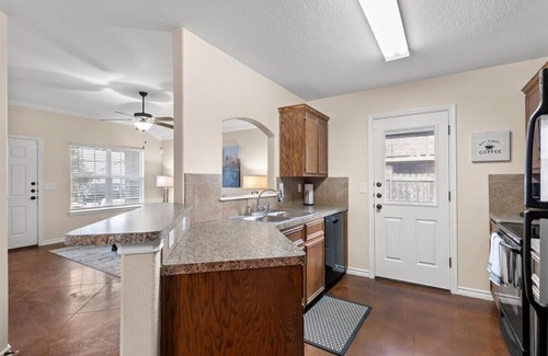 Temple House | Stylish 3BR Retreat in Highly-Rated Locale