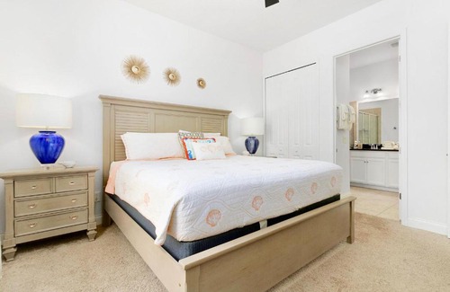 Davenport House | Stylish 3BR Townhouse with Pool near Disney