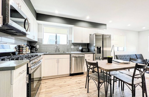 Inglewood House | Stylish 4-Bedroom Modern Home Near Koreatown – OAK2