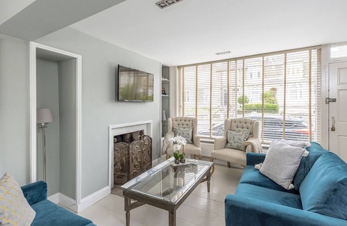 Bath House | Stylish 4 Bedroom Townhouse With Bath City Centre On Your Doorstep!