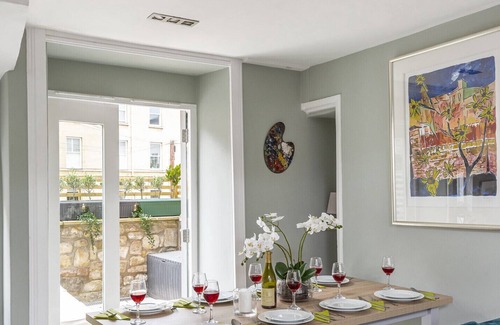 Bath House | Stylish 4 Bedroom Townhouse With Bath City Centre On Your Doorstep!