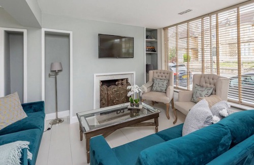 Bath House | Stylish 4 Bedroom Townhouse With Bath City Centre On Your Doorstep!