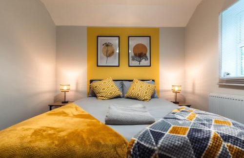 Southampton House | Stylish 4 Bedrooms-Sleeps 8-Long Term Disc-Driveway