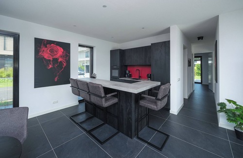 Zeewolde House | Stylish 4-person wellness villa with Finnish sauna, fenced waterfront garden and luxurious interior – pets welcome.