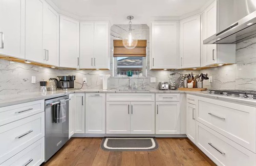 Richardson House | Stylish 4BR/3BA - Close to UTD - Designer Home + Tesla Charger - Richardson, TX