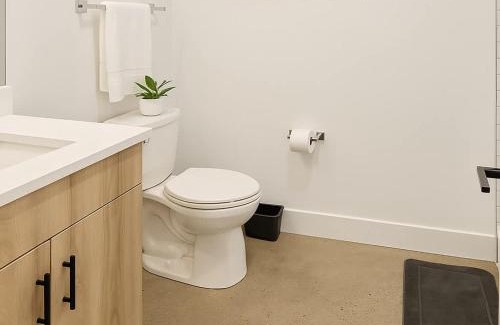 Near South Side Apartment | Stylish 4BR South Loop Home State 23-202