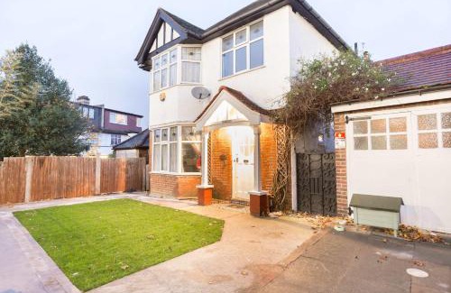 Forest Hill House | Stylish 5 Bed Home in Forest Hill Perfect for Business & Contractors Sleeps 16!