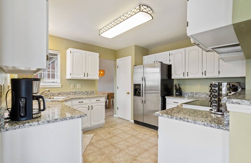 Briargate House | Stylish 5-Bedroom Retreat in Briargate – Family-Friendly with Spacious Backyard!