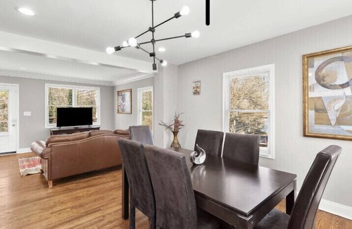 Belvedere Park House | Stylish 5 bedroom 4bath home 10 mins from Downtown Atl