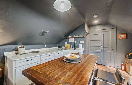 Central Oklahoma City House | Stylish 5-Bedroom OKC Home | 13 Mins to OKC State Fair | 3 Levels + Loft #04