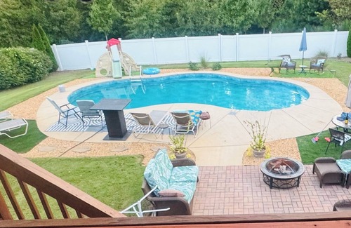 Southeast Raleigh House | Stylish 5 BR Oasis With Pool Close To Downtown Fun