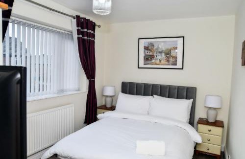Birch Apartment | Stylish 6 bedroom home close to Manchester City Centre