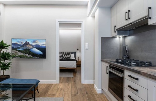 Athens City Centre Apartment | Stylish Abode Under Acropolis W/Sunny Courtyard!