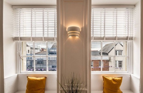 Exeter Apartment | Stylish and bright City Centre apartment