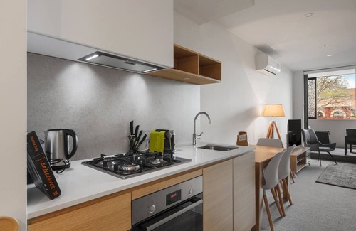 Caulfield North Apartment | Stylish and Cosy A Mid Century Caulfield Retreat