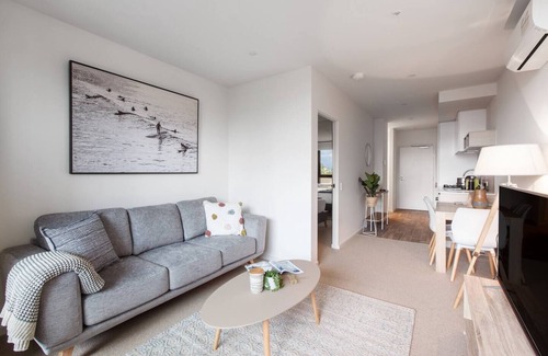 Caulfield North Apartment | Stylish and Cosy A Mid Century Caulfield Retreat