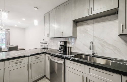 Spring Branch East House | Stylish and cozy~ springbranch.